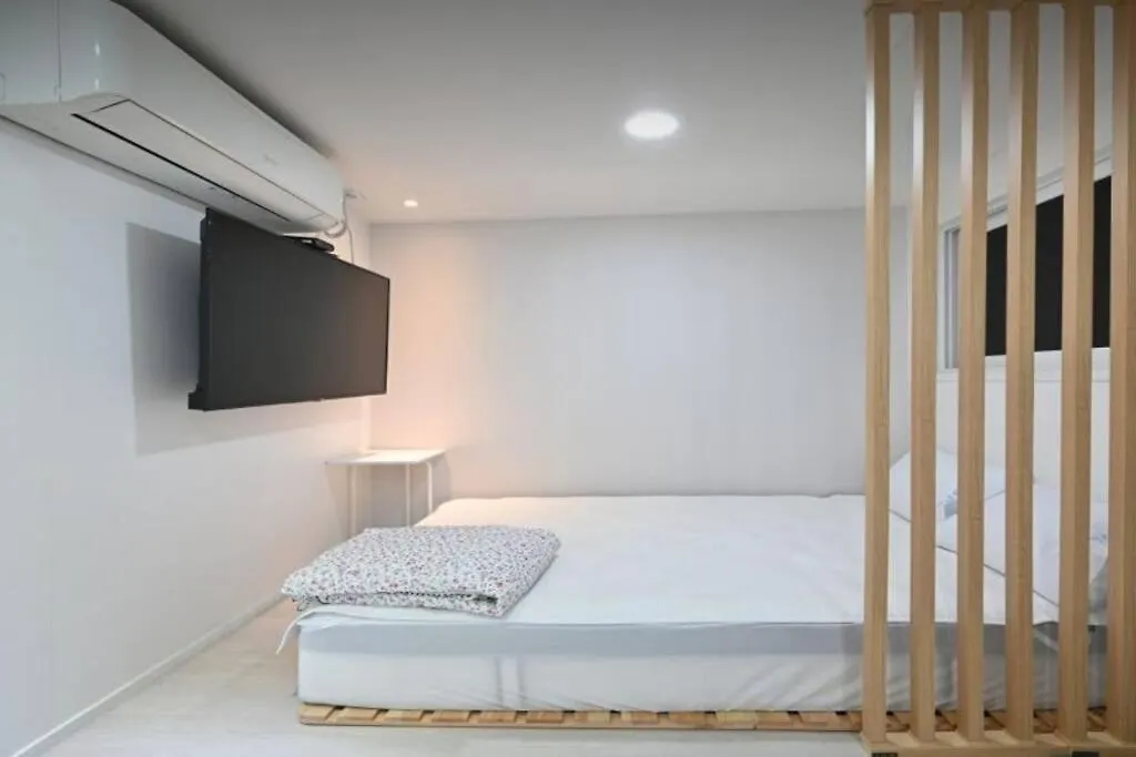 Apartman Mini'S Rooftop Room Incshon